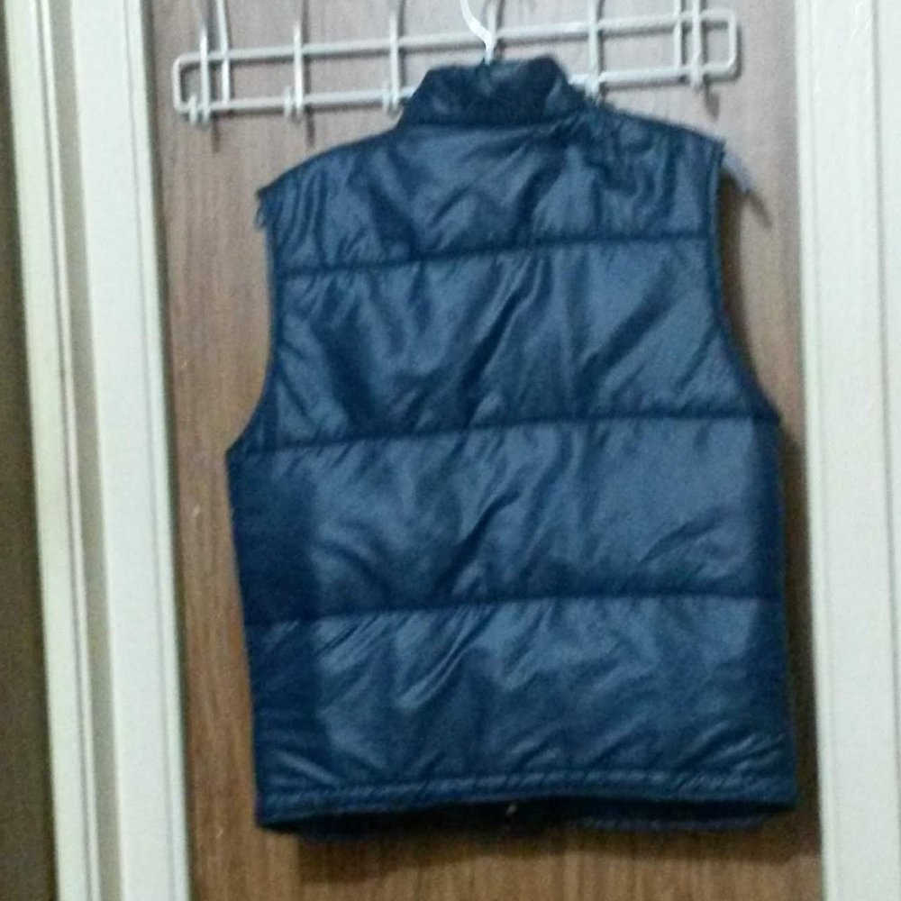 Puffed Vest With Snaps - Picture 14 of 16
